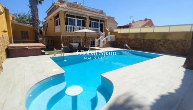 VILLA - Wederverkoop - TORREVIEJA -
                Aguas Nuevas