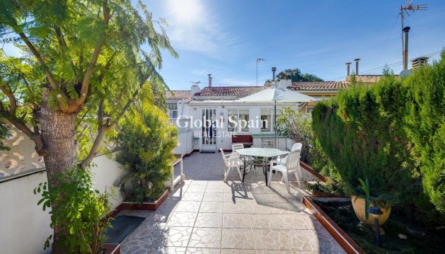 VILLA - Wederverkoop - TORREVIEJA -
                Calas blanca