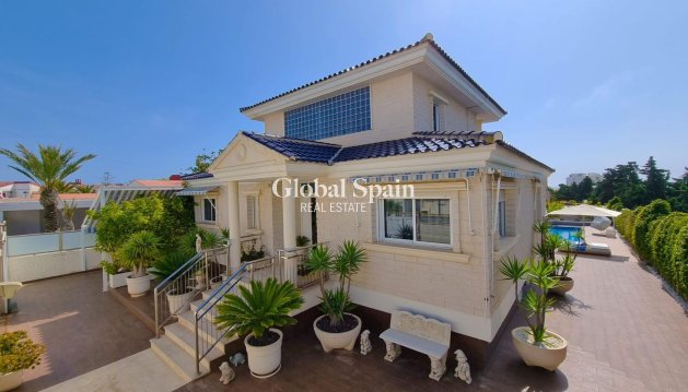 VILLA - Wederverkoop - TORREVIEJA -
                Costa Blanca