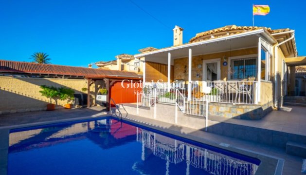 VILLA - Wederverkoop - TORREVIEJA -
                Costa Blanca
