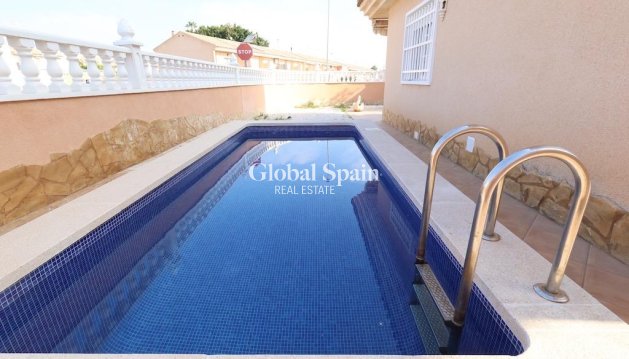 VILLA - Wederverkoop - TORREVIEJA -
                Costa Blanca
