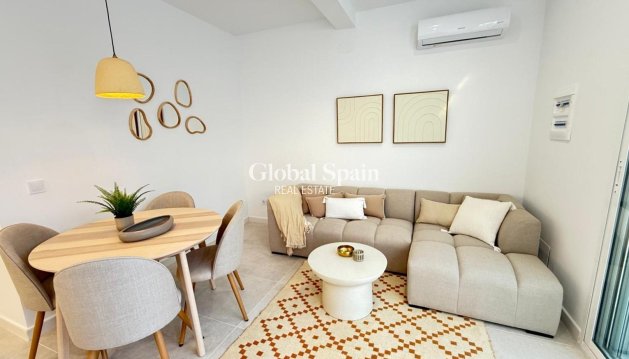 VILLA - Wederverkoop - TORREVIEJA -
                El Chaparral