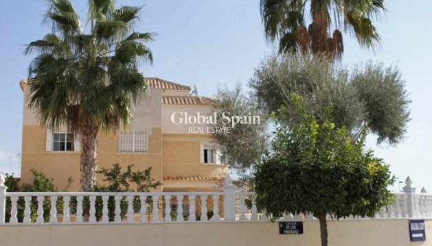 VILLA - Wederverkoop - TORREVIEJA -
                La Siesta - El Salado - Torreta