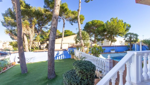 VILLA - Wederverkoop - TORREVIEJA -
                LOS BALCONES - LOS ALTOS