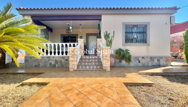 VILLA - Wederverkoop - TORREVIEJA -
                LOS BALCONES - LOS ALTOS