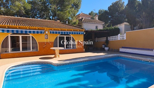 VILLA - Wederverkoop - TORREVIEJA -
                LOS BALCONES - LOS ALTOS