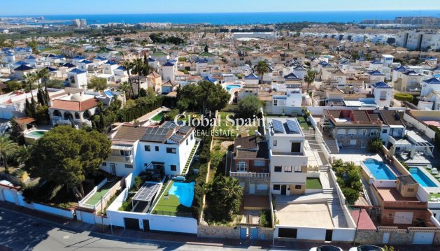 VILLA - Wederverkoop - TORREVIEJA -
                LOS BALCONES - LOS ALTOS