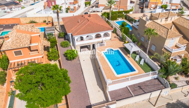 VILLA - Wederverkoop - TORREVIEJA -
                LOS BALCONES - LOS ALTOS