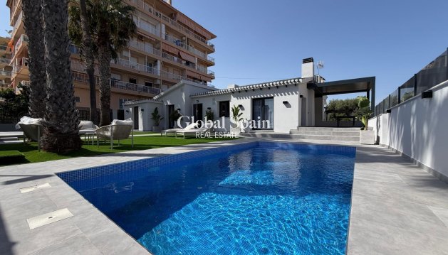 VILLA - Wederverkoop - TORREVIEJA -
                Punta Prima