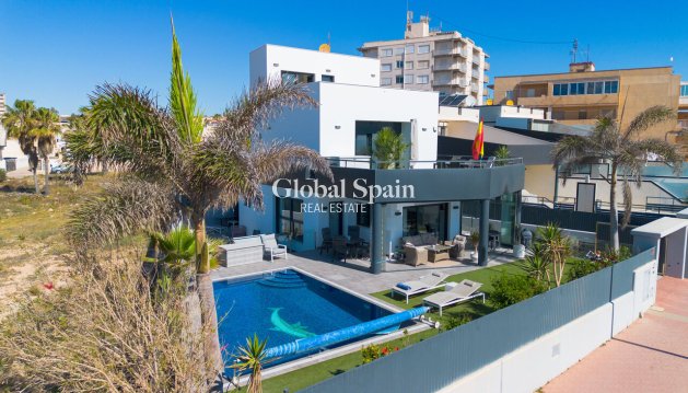VILLA - Wederverkoop - TORREVIEJA -
                Rosaleda