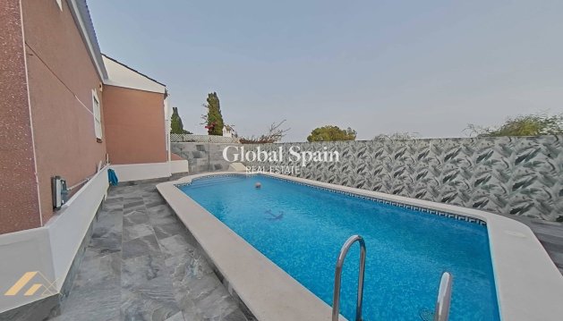 VILLA - Wederverkoop - TORREVIEJA -
                San Luis