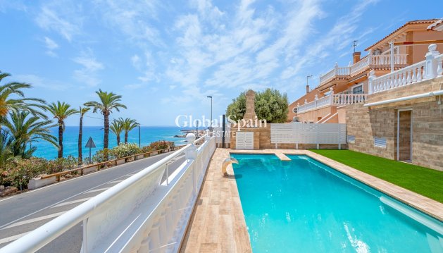 Villa - Wederverkoop - TORREVIEJA -
                Torrevieja