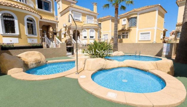 VILLA - Wederverkoop - VILLAMARTÍN -
                Costa Blanca
