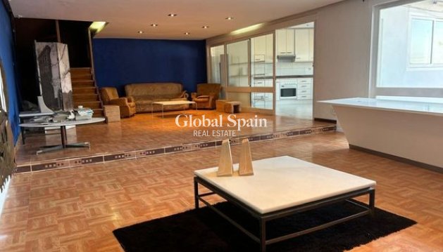 VILLA - Wiederverkauf - BENIDORM -
                Levante