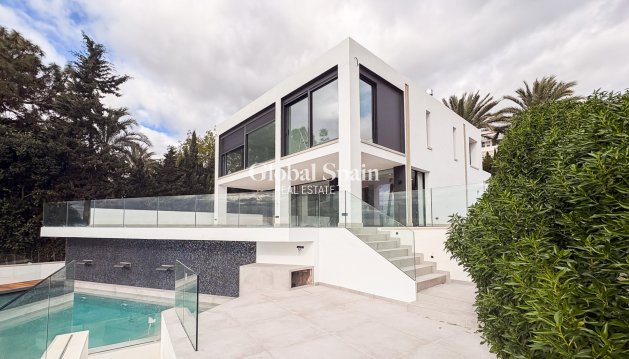 VILLA - Wiederverkauf - EL CAMPELLO -
                Coveta Fuma