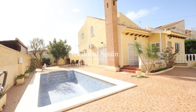 VILLA - Wiederverkauf - ORIHUELA COSTA -
                Costa Blanca