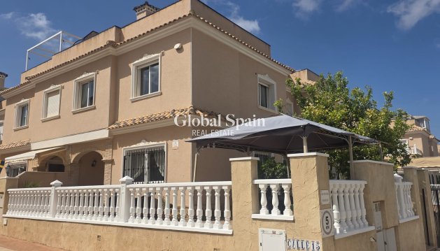VILLA - Wiederverkauf - ORIHUELA COSTA -
                Costa Blanca