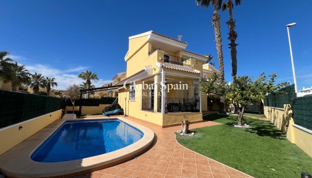 VILLA - Wiederverkauf -
                ORIHUELA COSTA - GSR-25806