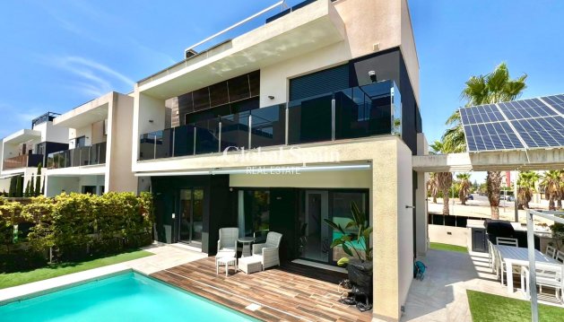 VILLA - Wiederverkauf - ORIHUELA COSTA -
                Lomas de Cabo Roig
