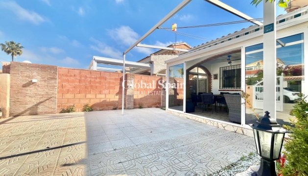 VILLA - Wiederverkauf - ORIHUELA COSTA -
                Los Almendros-la Florida