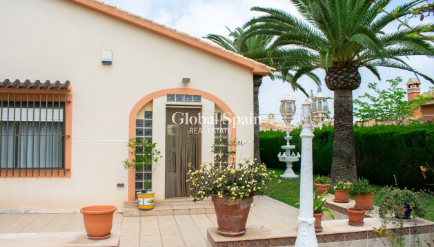 VILLA - Wiederverkauf -
                ORIHUELA COSTA - SIS-38613
