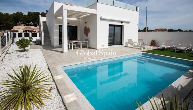 VILLA - Wiederverkauf - PINAR DE CAMPOVERDE -
                LOS ROMEROS