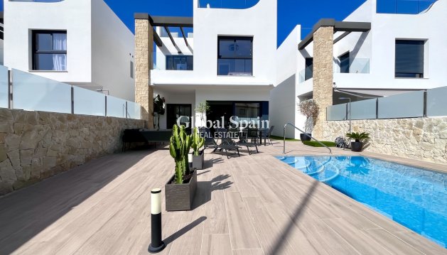 VILLA - Wiederverkauf - PUNTA PRIMA -
                Costa Blanca