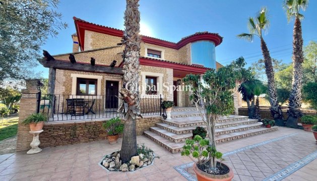 VILLA - Wiederverkauf - ROJALES -
                La Vega Baja