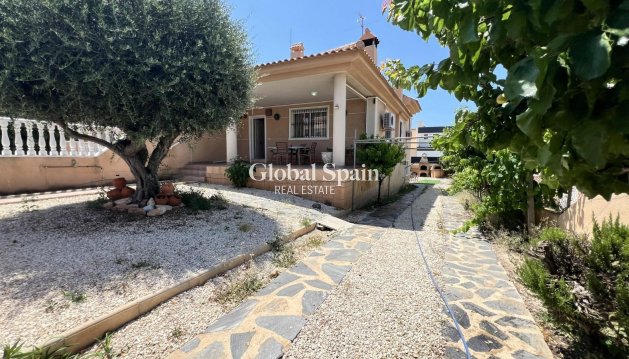 VILLA - Wiederverkauf - TORREVIEJA -
                Aguas Nuevas