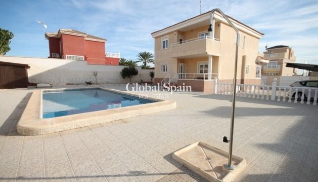 VILLA - Wiederverkauf - TORREVIEJA -
                Aguas Nuevas