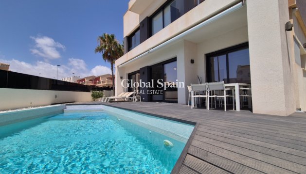 VILLA - Wiederverkauf - TORREVIEJA -
                Costa Blanca
