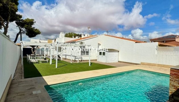 VILLA - Wiederverkauf - TORREVIEJA -
                Costa Blanca