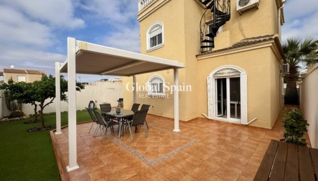 VILLA - Wiederverkauf - TORREVIEJA -
                Costa Blanca