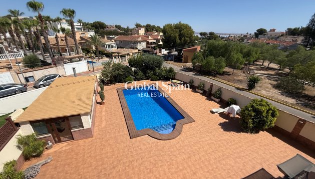 VILLA - Wiederverkauf - TORREVIEJA -
                Costa Blanca
