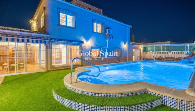 VILLA - Wiederverkauf - TORREVIEJA -
                El Chaparral