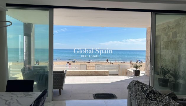 VILLA - Wiederverkauf - TORREVIEJA -
                La Mata