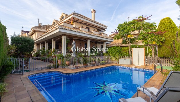 VILLA - Wiederverkauf - TORREVIEJA -
                La Veleta