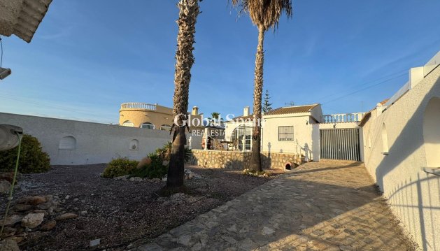 VILLA - Wiederverkauf - TORREVIEJA -
                San luis