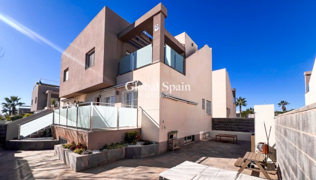 VILLA - Wiederverkauf -
                TORREVIEJA - SIS-71250