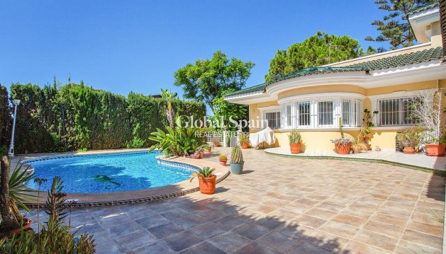 VILLA - Wiederverkauf - TORREVIEJA -
                Torreta florida