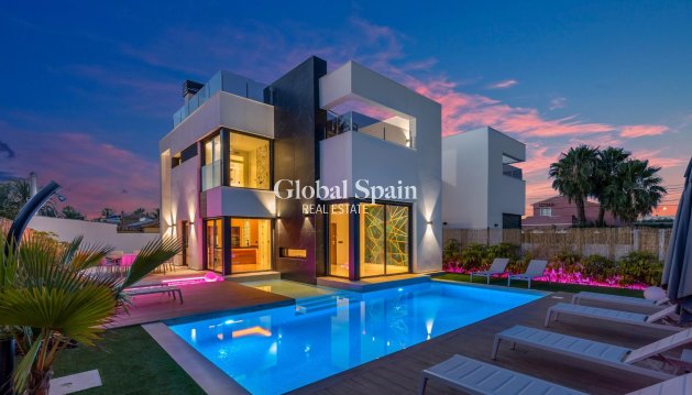 VILLA - Wiederverkauf - TORREVIEJA -
                Torreta Florida