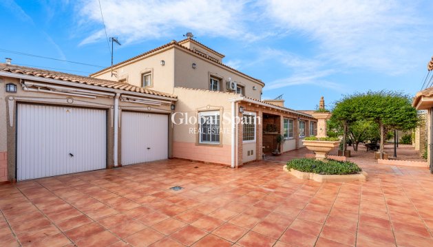 VILLA - Wiederverkauf - TORREVIEJA -
                Torrevieja