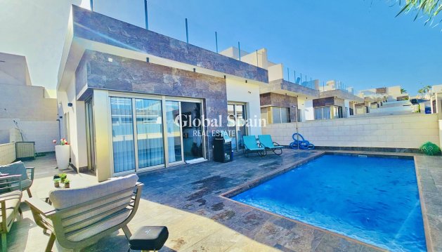 VILLA - Wiederverkauf - VILLAMARTÍN -
                Costa Blanca