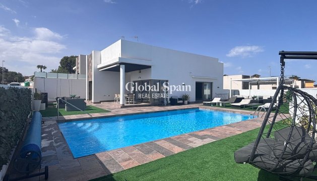 VILLA - Wiederverkauf - VILLAMARTÍN -
                Costa Blanca