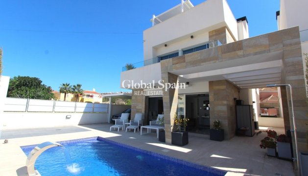 VILLA - Wiederverkauf - VILLAMARTÍN -
                El Galan