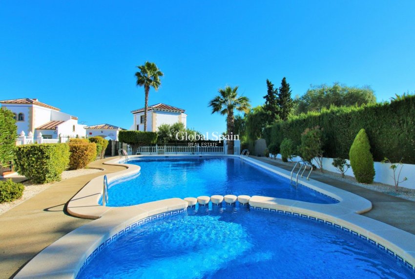 Wederverkoop - 2. Stadswoning -
ORIHUELA COSTA - VILLAMARTÍN