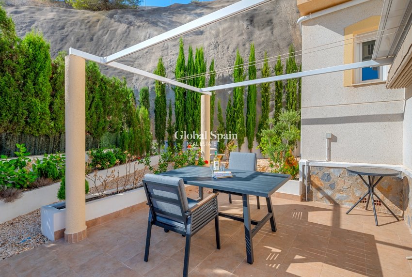 Wederverkoop - 3. Halfvrijstaande villa -
CIUDAD QUESADA - Costa Blanca South