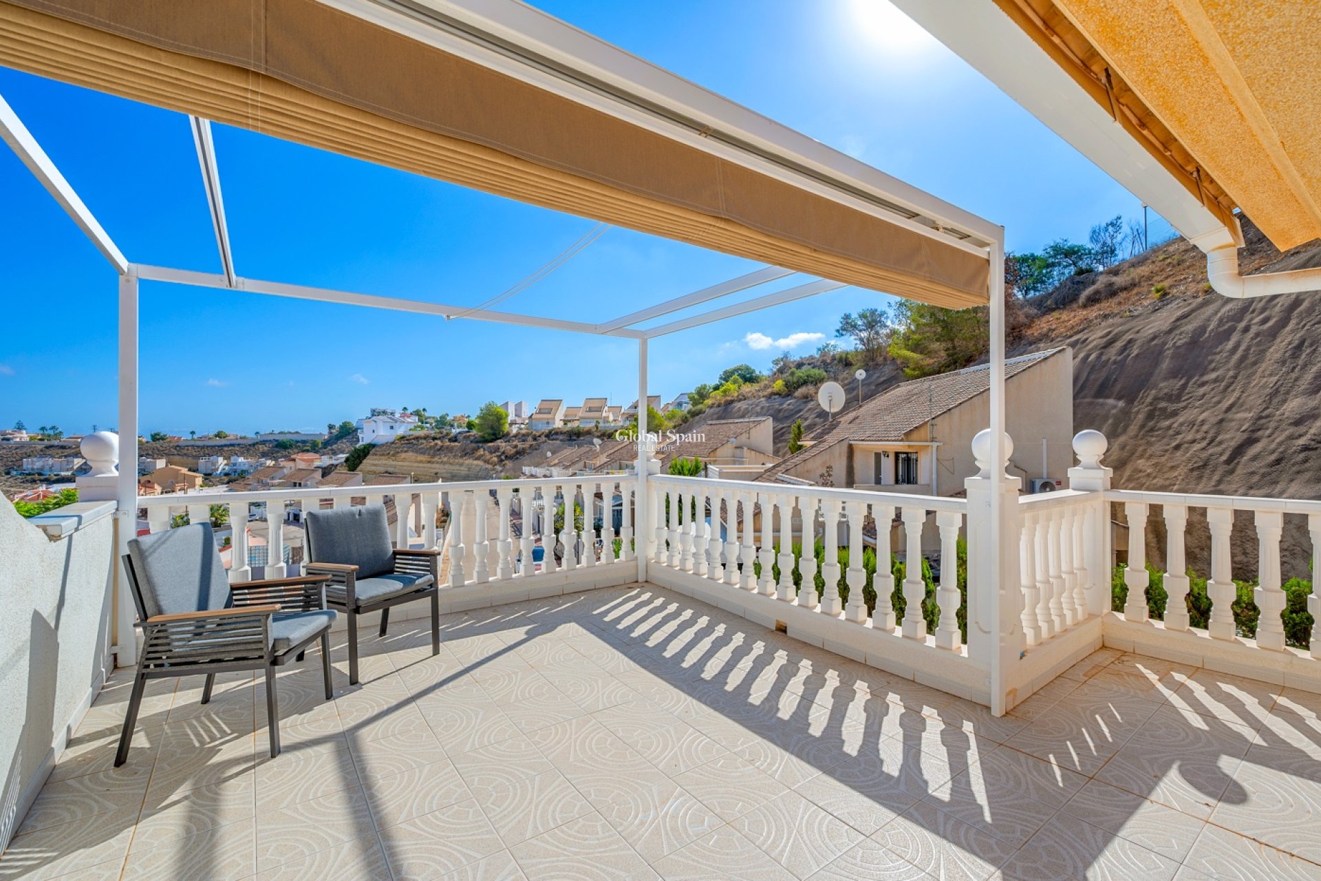 Wederverkoop - 3. Halfvrijstaande villa -
CIUDAD QUESADA - Costa Blanca South