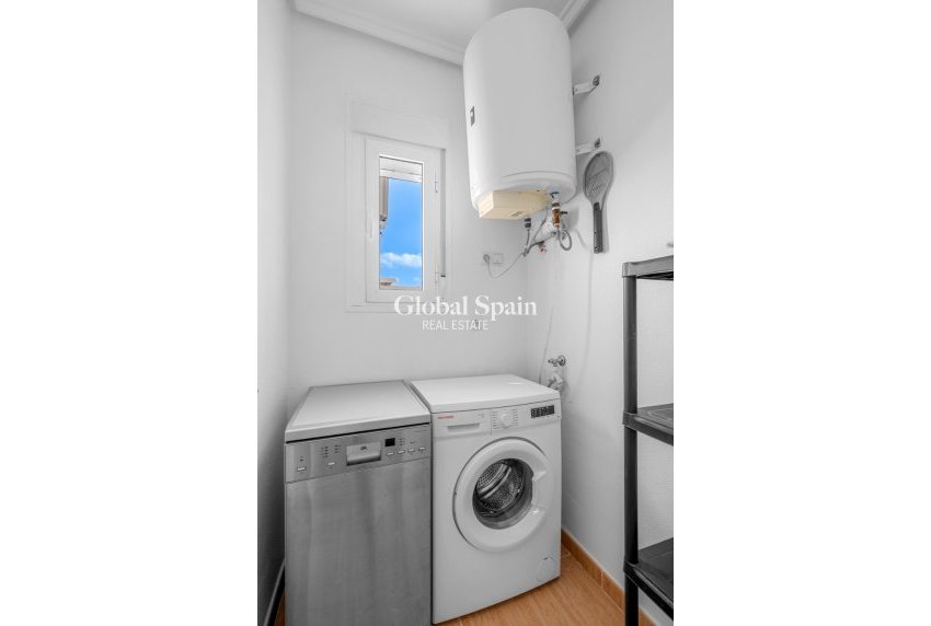 Wederverkoop - 3. Halfvrijstaande villa -
CIUDAD QUESADA - Costa Blanca South