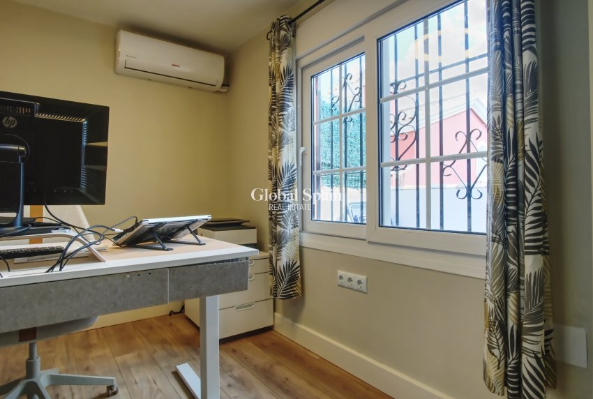 Wederverkoop - 3. Halfvrijstaande villa -
ORIHUELA COSTA - Costa Blanca South